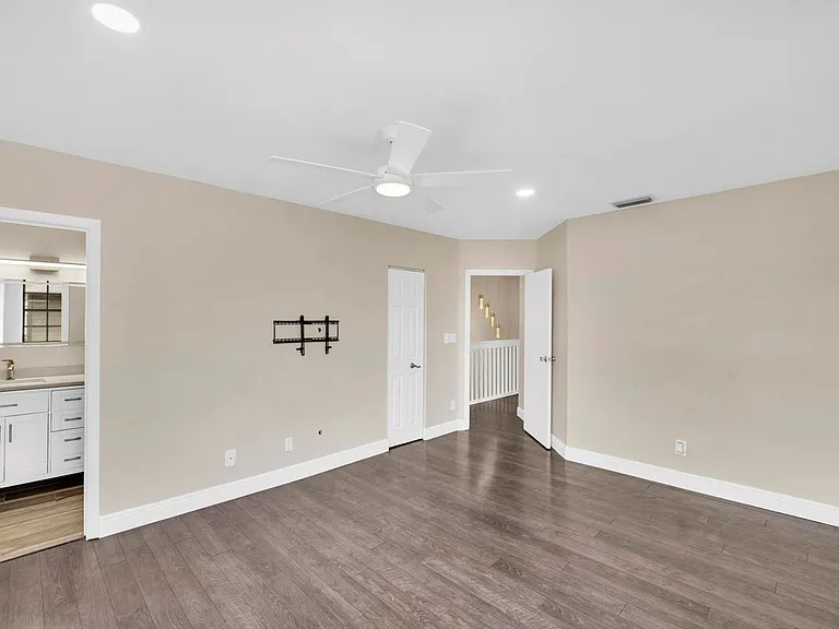 10723 NW 10th St S #TOWNHOUSE — Photo 9
