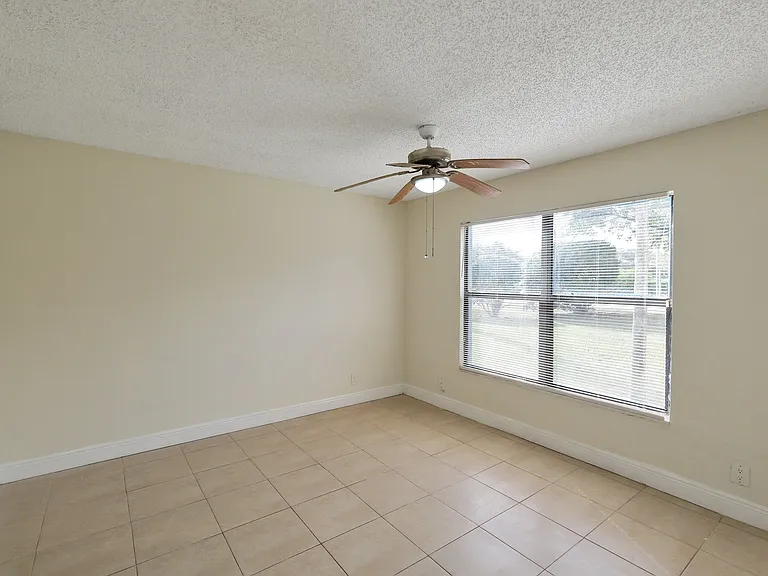 1440 Lake Crystal Dr #B — Photo 7
