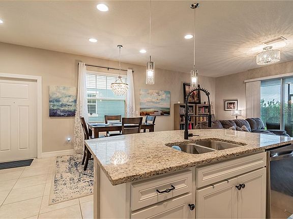 5th image of 9123 Hillcroft Dr