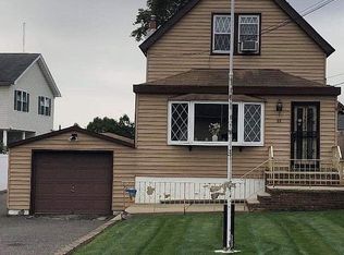99 Central Ln, Secaucus, NJ 07094