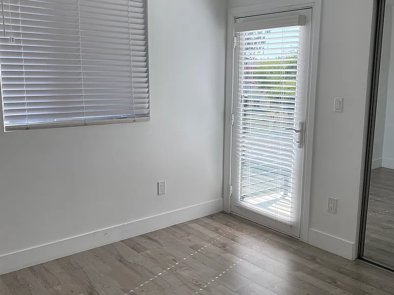 2300 Carmona Ave — Photo 51