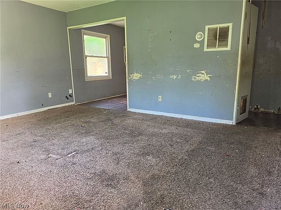 3rd image of 19418 Meadowlark Ln