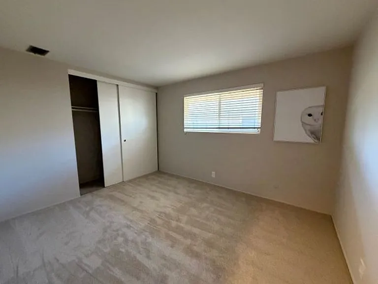 Castlewood Dr 915 — Photo 13