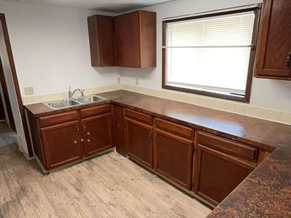 2nd image of 614 Maple St