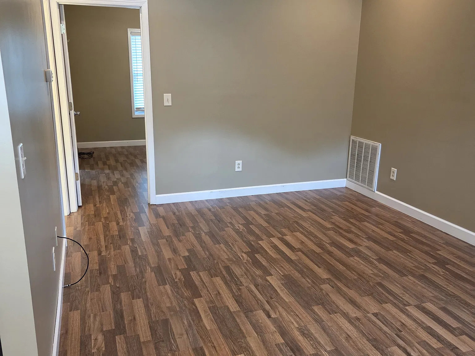 1 bed, 900 sqft, $875 — Photo 2