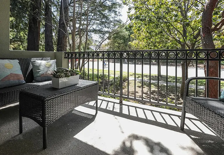 20 Willow Rd #14 — Photo 3