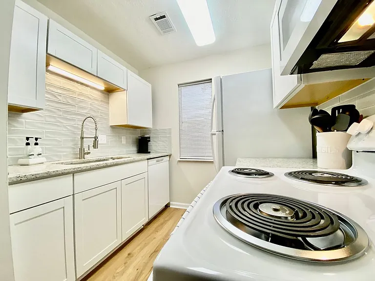 533 Grant Ave #C — Photo 6