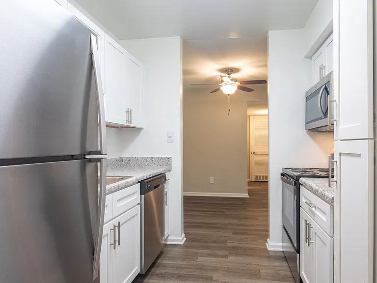 Colonial Towne Apartments — Photo 18