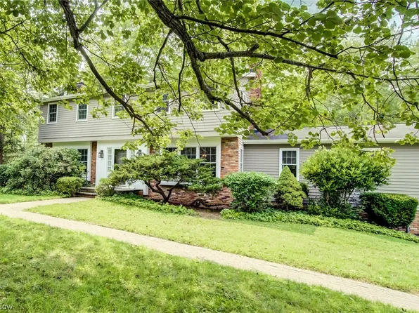 30 Greentree Rd, Moreland Hills, OH 44022