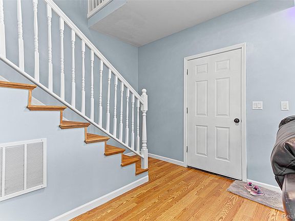 3rd image of 3328 Blaine St