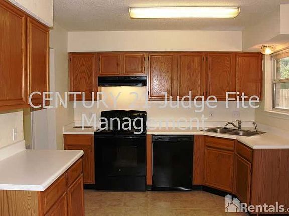 5th image of 1821 Yorkshire St