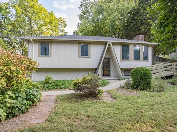 63 Sheridan St, Leavenworth, KS 66048