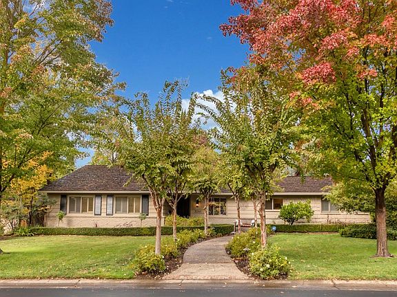 2nd image of 3241 Sierra Oaks Dr