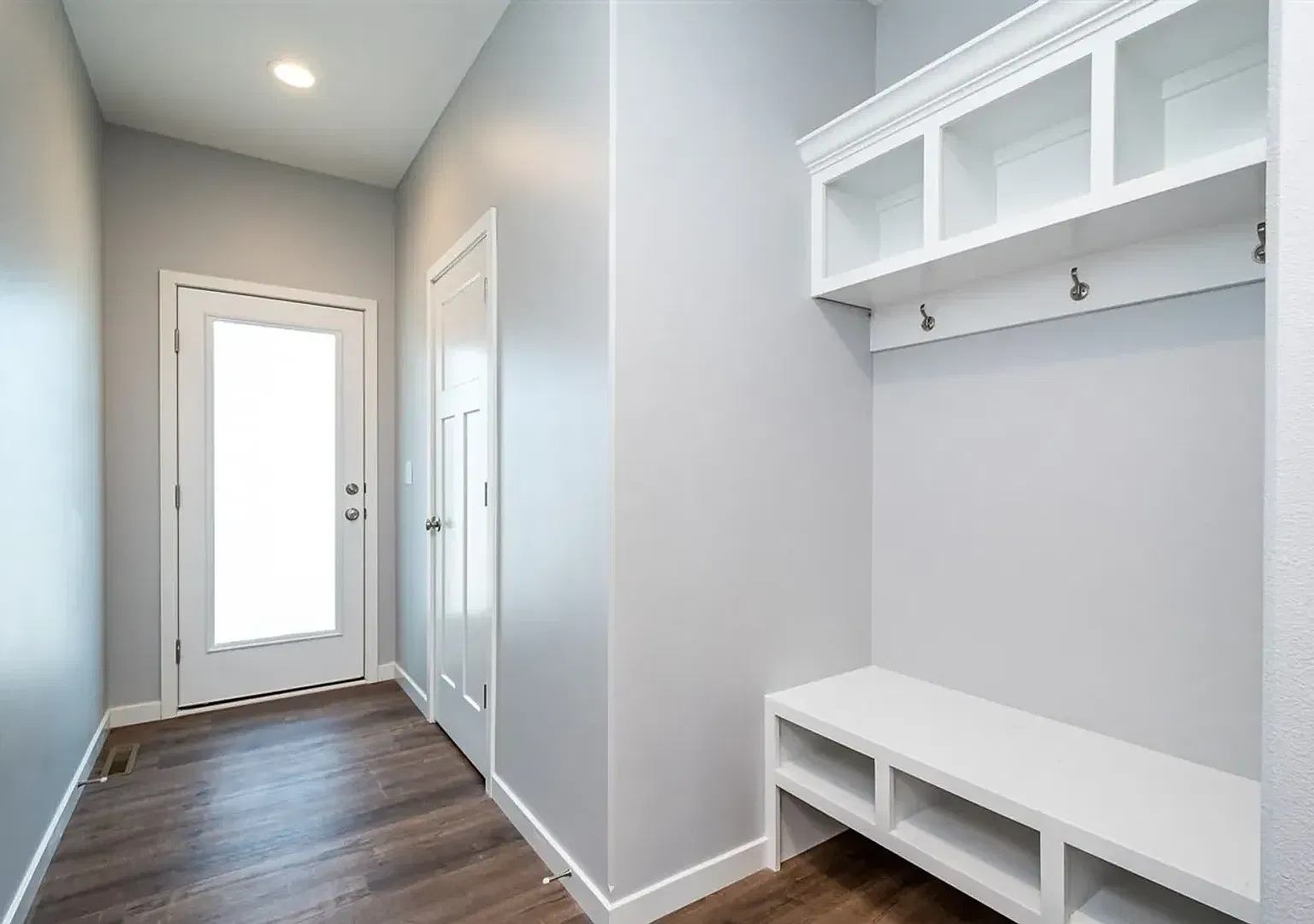 $2,100 | 3 Bedroom 3.5 Bath | Garage | Washer & Dryer — Photo 3