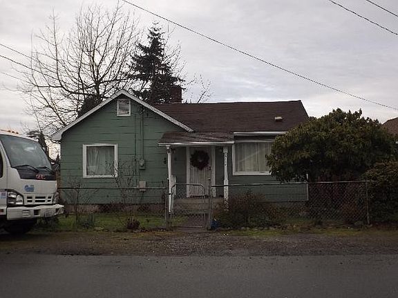 2nd image of 512 16th St SE