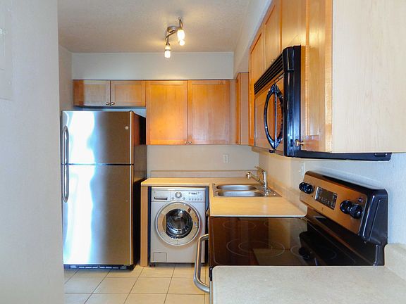 3rd image of 4890 Coquina Key Dr SE