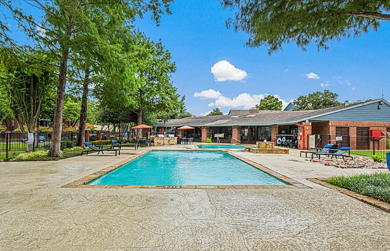 Oaks of Lewisville Apartments — Photo 36