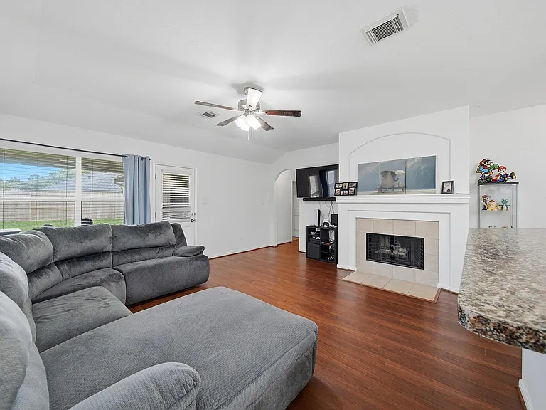 321 Preston Ln — Photo 15