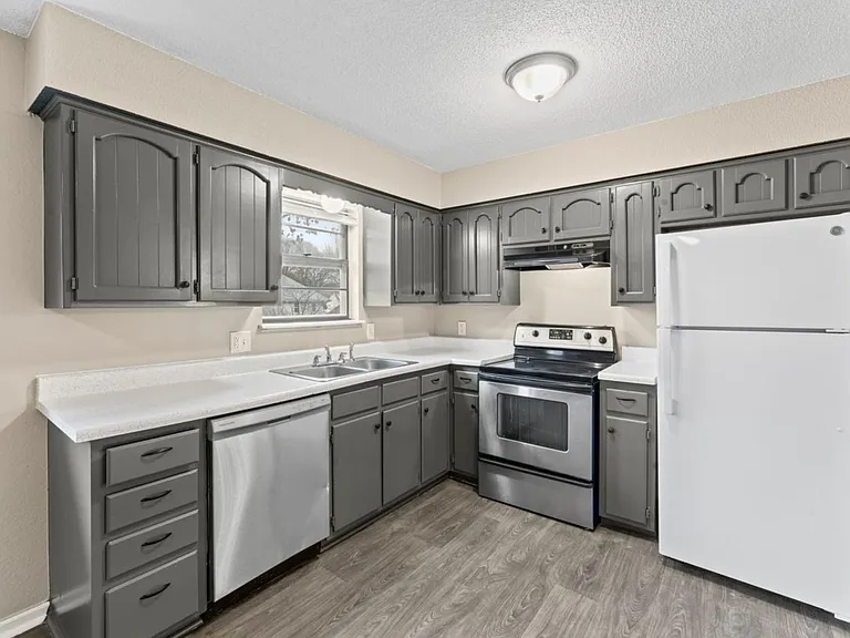 1100 SW Kingscross Rd — Photo 10