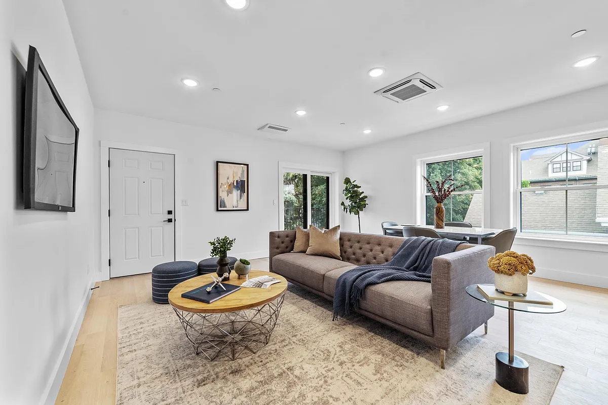 Building Photo - 208 Spencer Ave #7