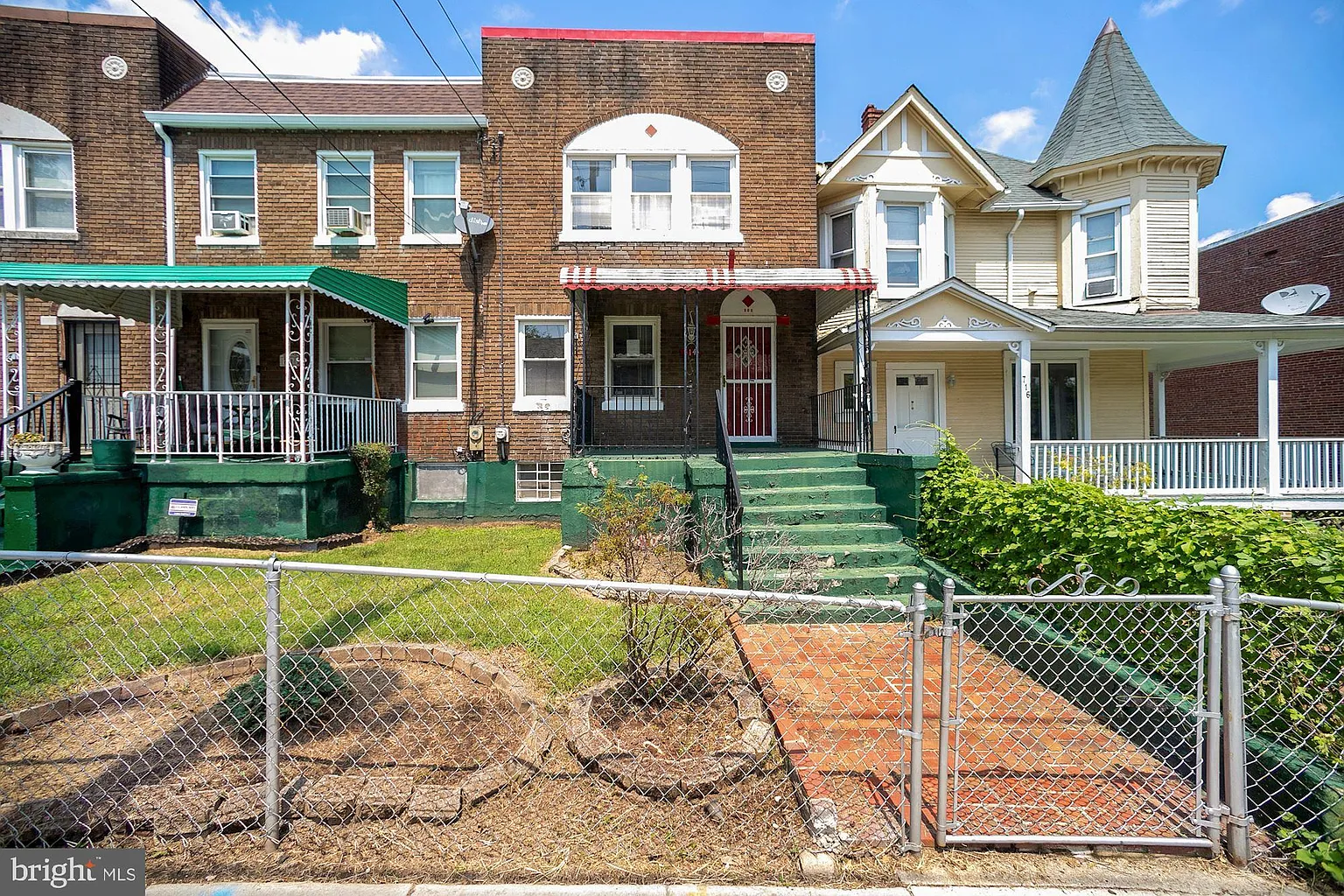 714 Hamlin St NE photo 1