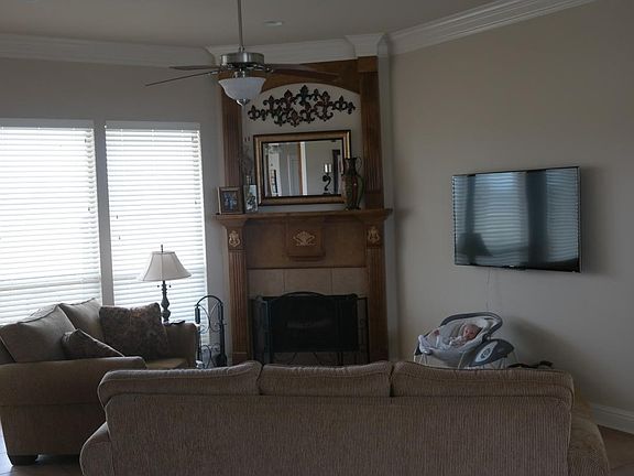 4th image of 232 Gloucester Dr