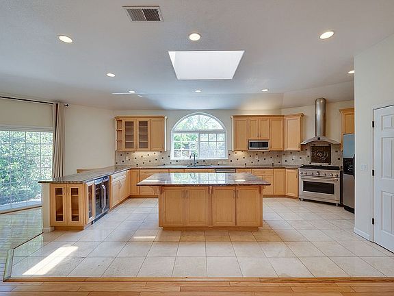 5th image of 7743 Carriage Cir