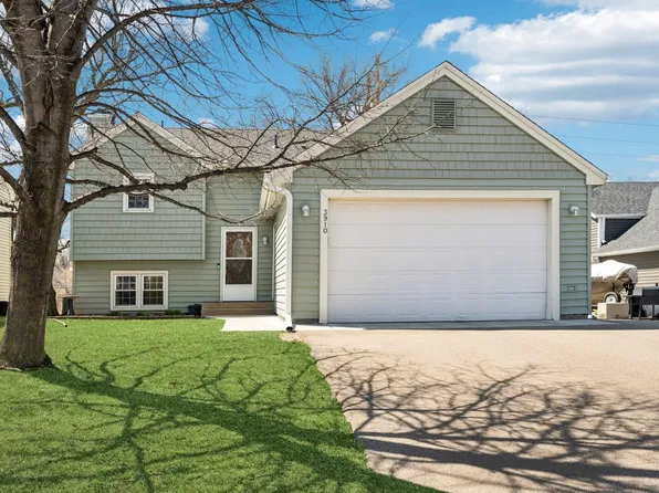3910 Hale Ave N, Oakdale, MN 55128