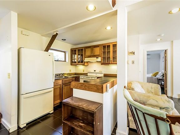 5th image of 49 Allen Ave
