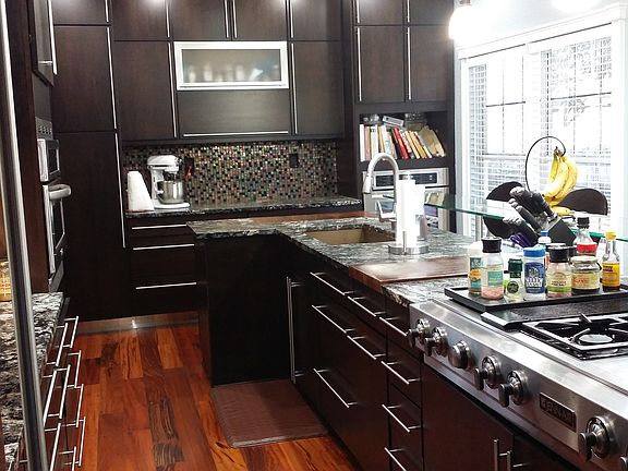 Gas downdraft cooktop