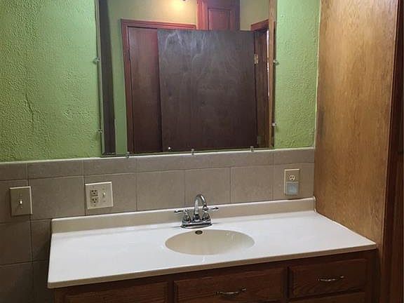 4th image of 407 Birch Ave