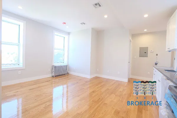 Rented by SBJ Brokerage, LLC | media 11