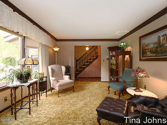 4th image of 2356 Glenvalley Ave NW