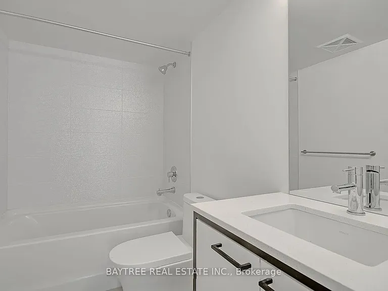 30 Ed Clark Gdns #Townhouse 4 — Photo 19