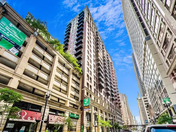 212 W Washington St APT 1908, Chicago, IL 60606