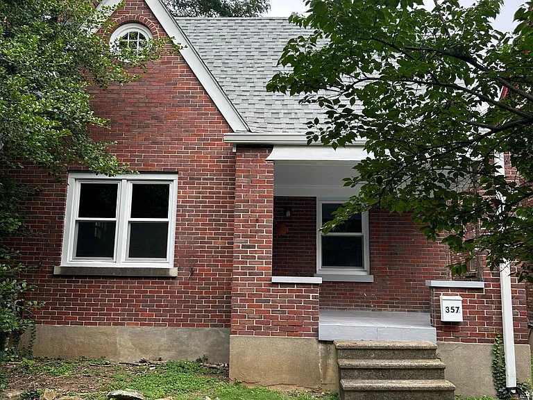 357 Hillcrest Ave — Photo 2