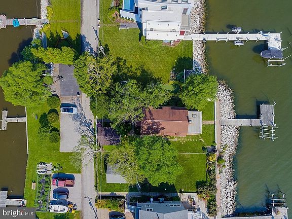 2nd image of 2138 Lake Dr