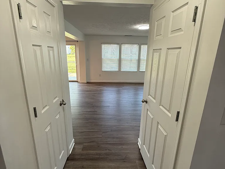 2413 Shadow Bend Dr — Photo 4