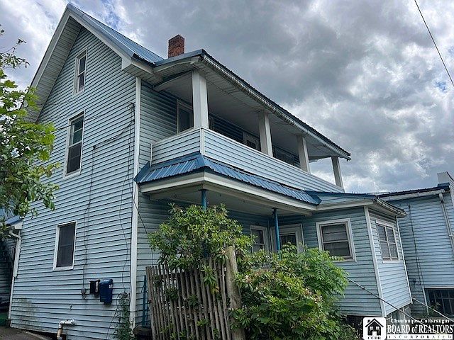 1st image of 104 Willard St