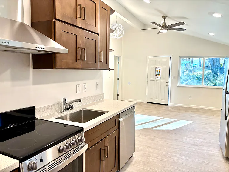 212 Woodland Dr — Photo 11