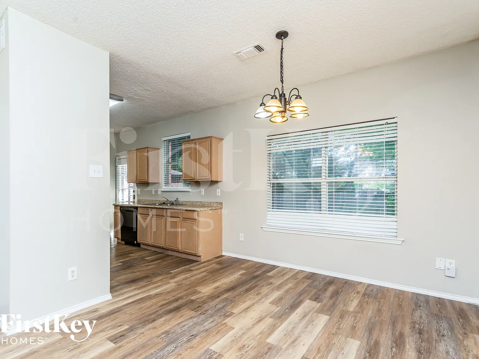 4 bed, 2.5 bath, 1762 sqft, $2,460 — Photo 4
