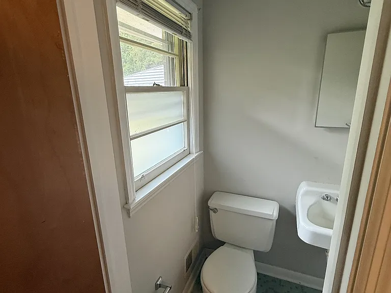 113 Midland Dr — Photo 24