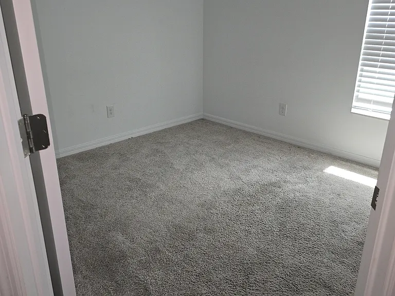 1421 Bush St W — Photo 11