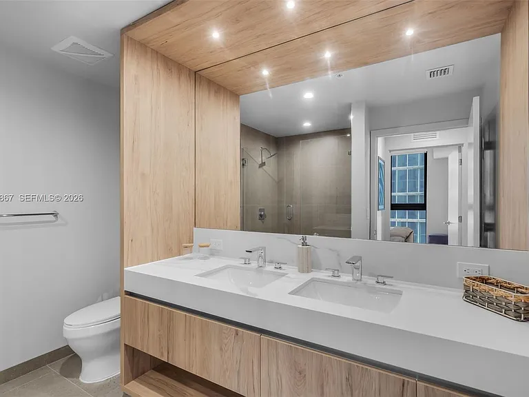 11 NE 6th St #2207 — Photo 13