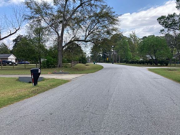 Exterior Neighborhood (street photo)