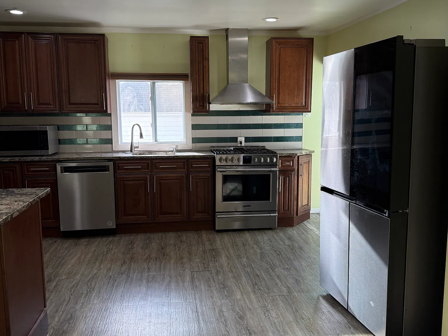 5 bed, 2000 sqft, $3,500 — Photo 3