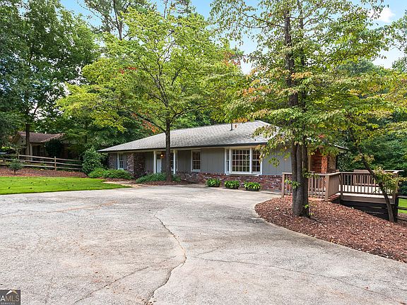 2nd image of 4000 Lower Roswell Rd