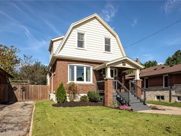 38 E 17th St, Hamilton, ON L9A 4M1