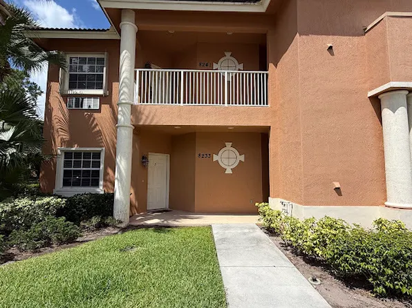 8233 Mulligan Cir, Pt Saint Lucie, FL