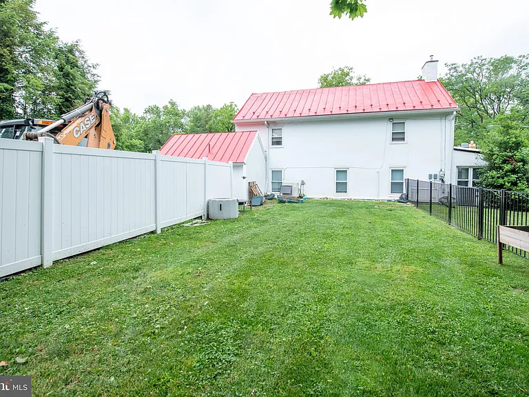 225 Old Soldiers Rd #B — Photo 36